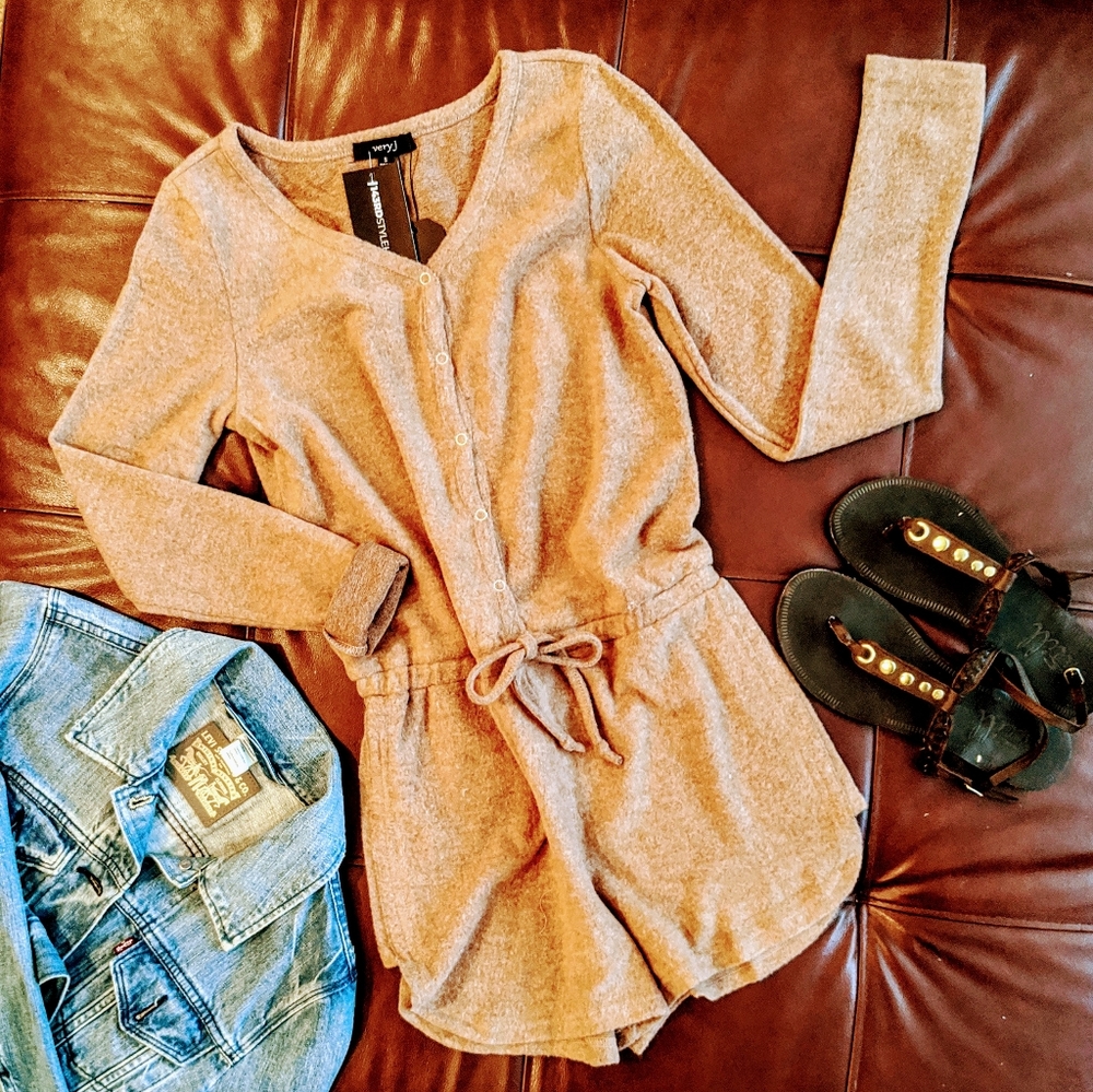 ❤️ LAST ONE ❤️ Taupe Mocha Very J V-Neck Romper